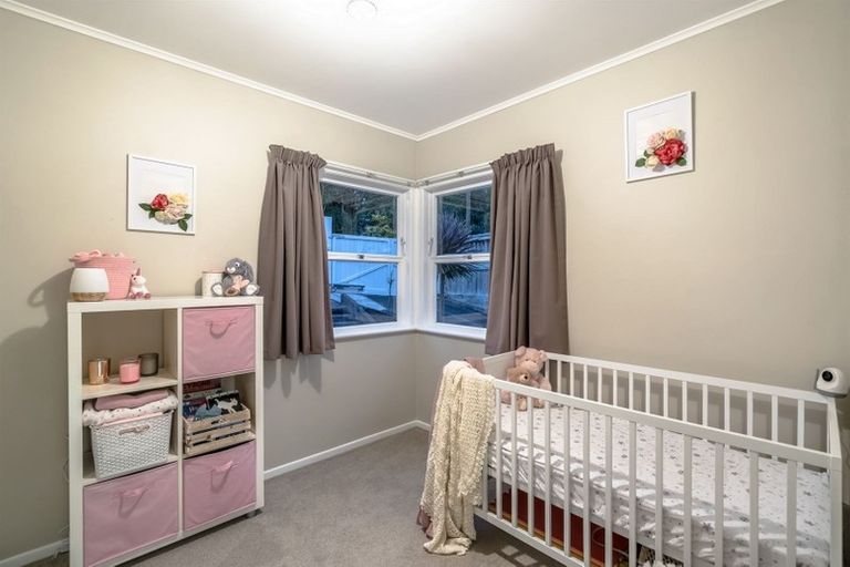 Photo of property in 5 Sea Vista Avenue, Beach Haven, Auckland, 0626