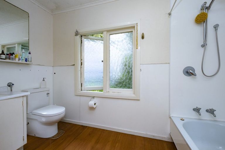 Photo of property in 29 Rayner Road, Piha, New Lynn, 0772