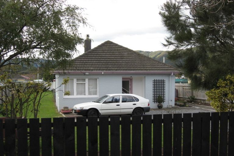 Photo of property in 50 Wainuiomata Road, Wainuiomata, Lower Hutt, 5014