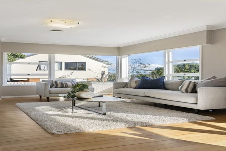Photo of property in 3/166 East Coast Road, Forrest Hill, Auckland, 0620