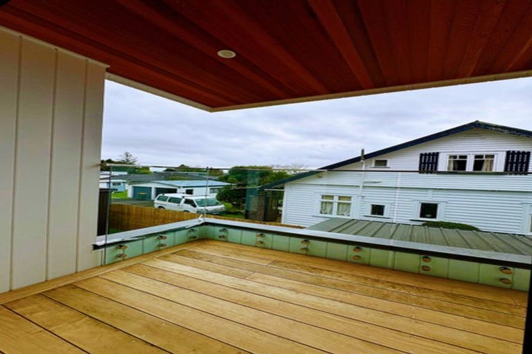 Photo of property in 14b Elcoat Avenue, Te Atatu South, Auckland, 0610