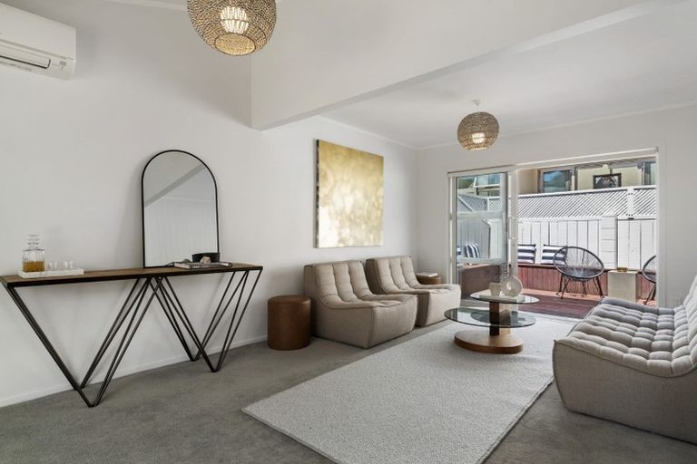 Photo of property in 2/26 Manly Esplanade, Browns Bay, Auckland, 0630