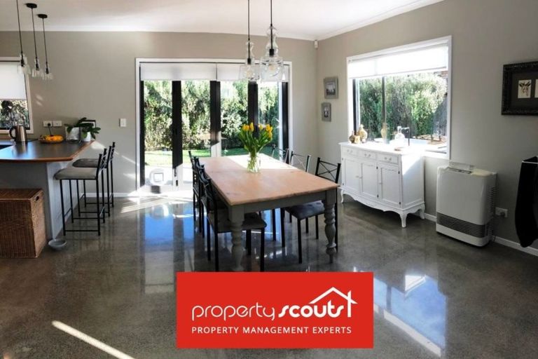 Photo of property in 19b Beach Road, Te Atatu Peninsula, Auckland, 0610