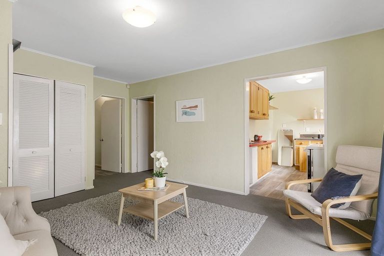 Photo of property in 1 Crown Hill, Titahi Bay, Porirua, 5022