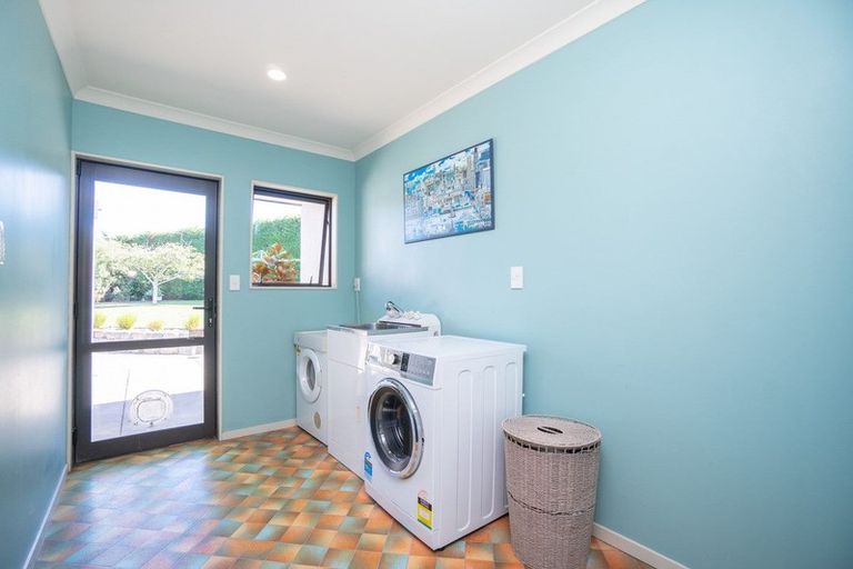 Photo of property in 34 Schnell Drive, Kelvin Grove, Palmerston North, 4414