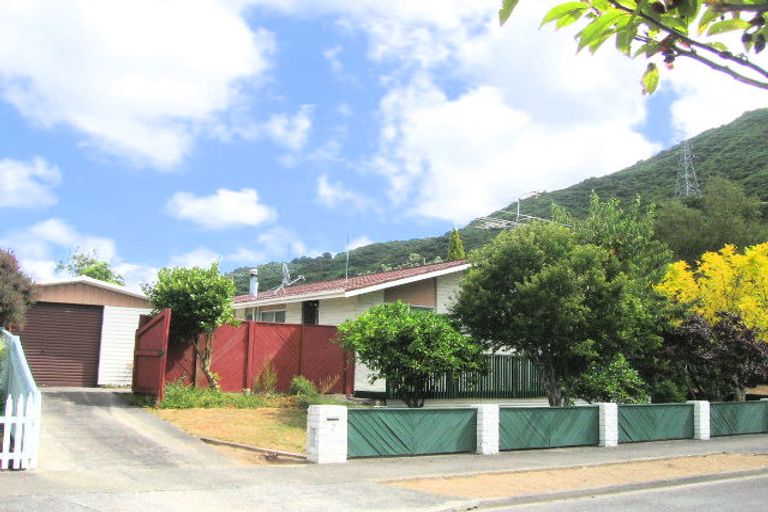 Photo of property in 2/2 Kansas Grove, Totara Park, Upper Hutt, 5018
