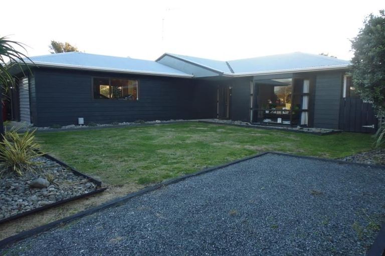 Photo of property in 6 Ross Grove, Paraparaumu, 5032