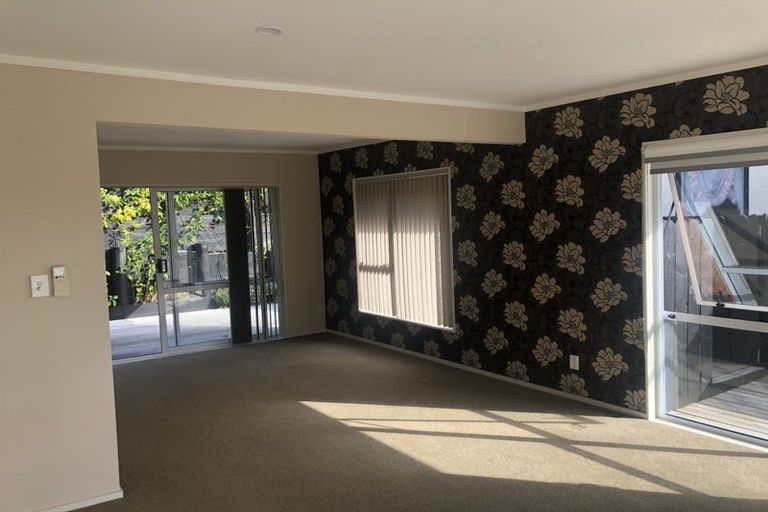 Photo of property in 1/14 Silkwood Grove, Totara Heights, Auckland, 2105