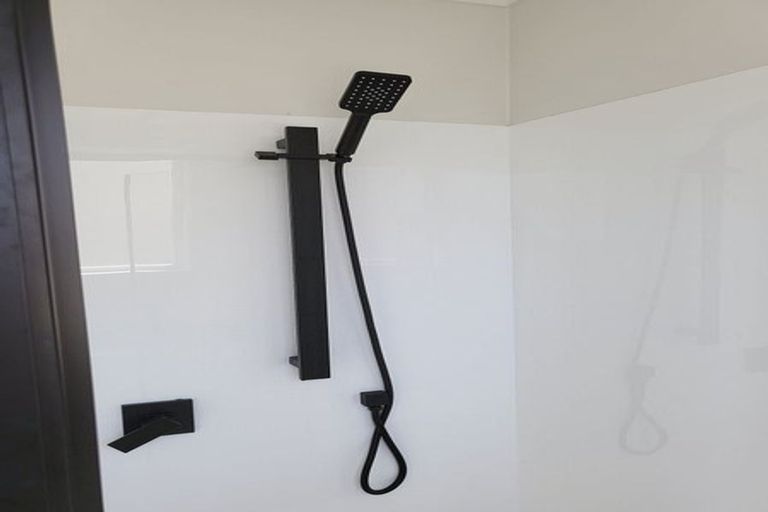 Photo of property in 4a Ngahina Street, Paraparaumu, 5032