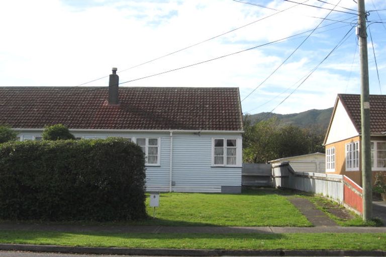 Photo of property in 5 Gibson Crescent, Naenae, Lower Hutt, 5011