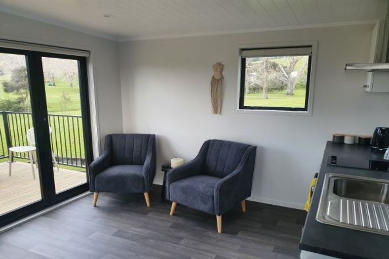 Photo of property in 60 Kawakawa-orere Road, Kawakawa Bay, Papakura, 2585