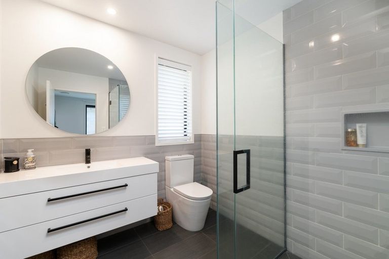 Photo of property in 2 Rochfort Crescent, Pyes Pa, Tauranga, 3112