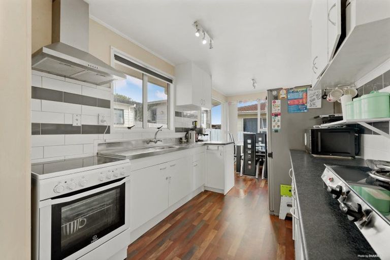 Photo of property in 21 Frobisher Way, Clendon Park, Auckland, 2103