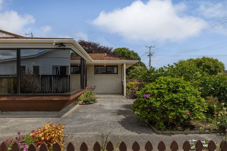 Photo of property in 50 Winchester Street, Levin, 5510