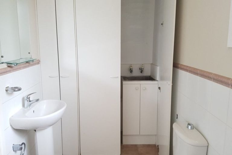 Photo of property in 27 Arrow Road, Forrest Hill, Auckland, 0620