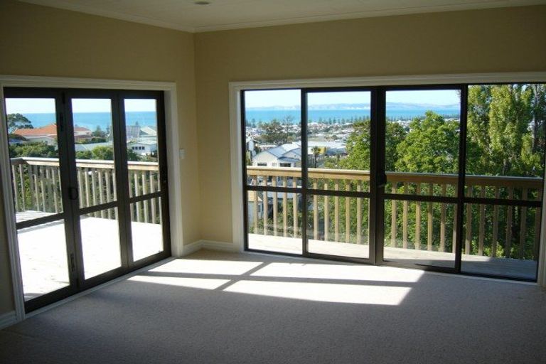 Photo of property in 24 Colenso Avenue, Hospital Hill, Napier, 4110