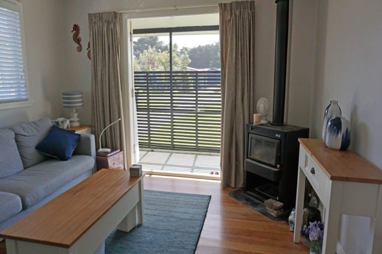 Photo of property in 16 Dewe Terrace, Foxton Beach, Foxton, 4815
