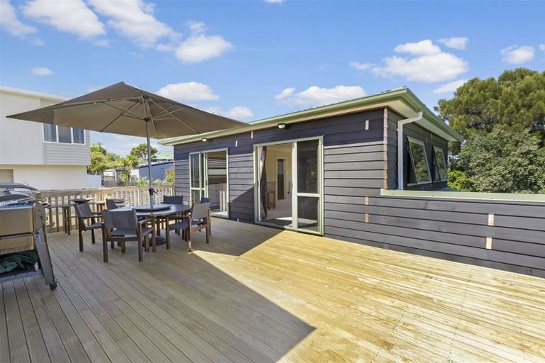 Photo of property in 1315 Whangaparaoa Road, Army Bay, Whangaparaoa, 0930