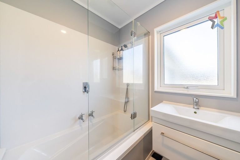 Photo of property in 21 Jasmine Grove, Maungaraki, Lower Hutt, 5010