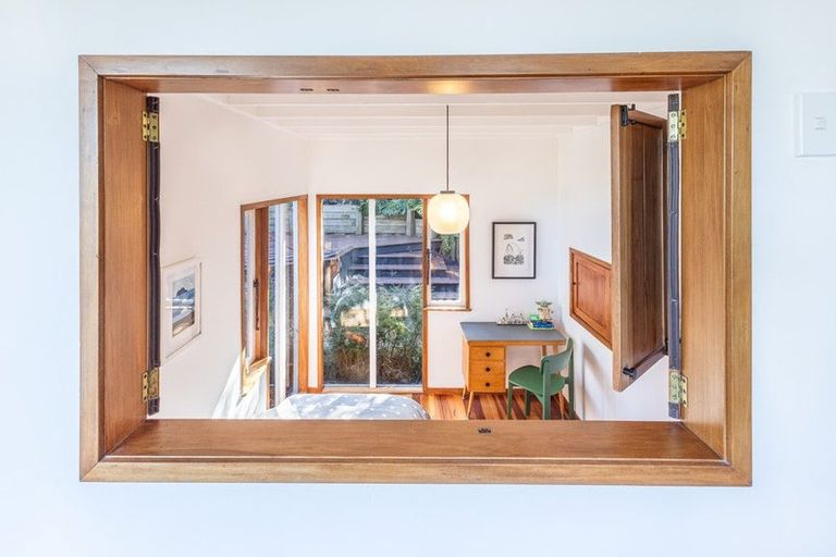 Photo of property in 27 Rosecamp Road, Beach Haven, Auckland, 0626