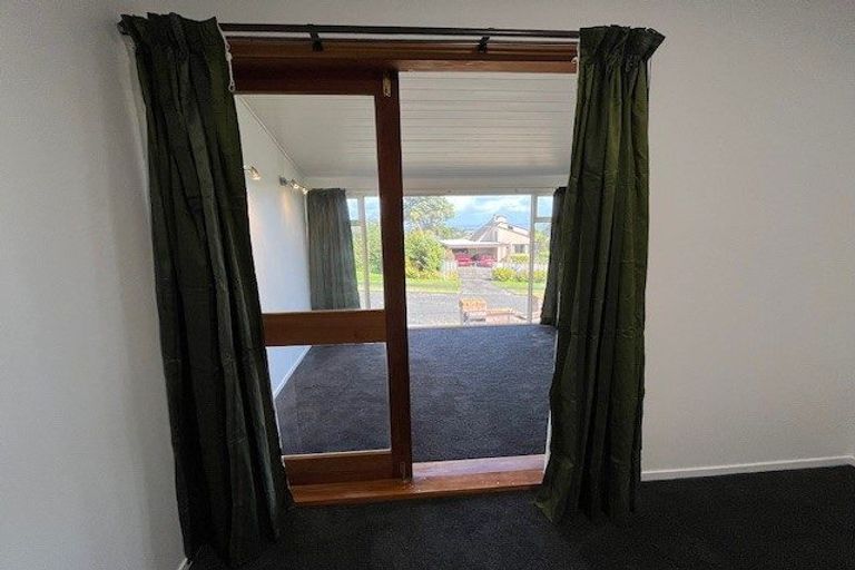 Photo of property in 24 Hurstbourn Priors, Goodwood Heights, Auckland, 2105