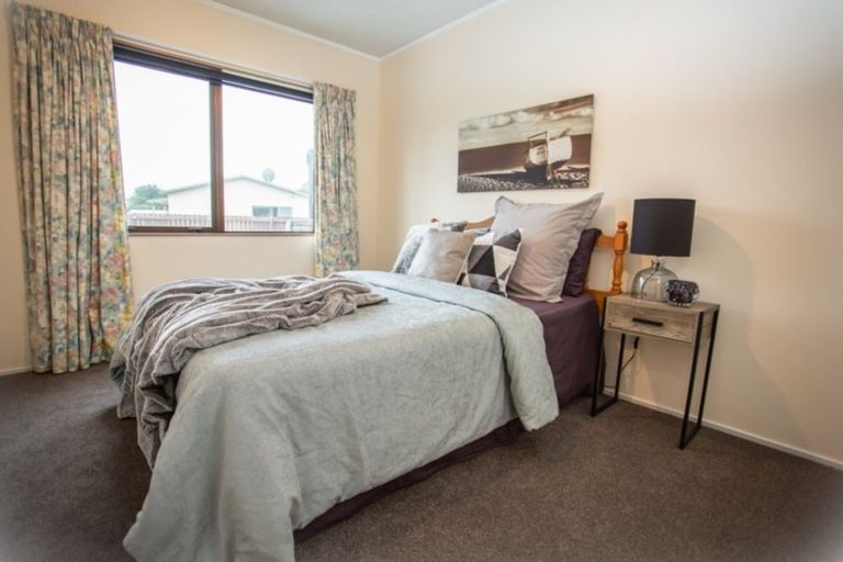 Photo of property in 48 Olive Terrace, Paraparaumu Beach, Paraparaumu, 5032