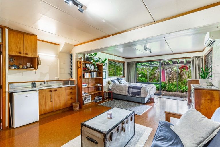 Photo of property in 3 Park Rise, Campbells Bay, Auckland, 0630