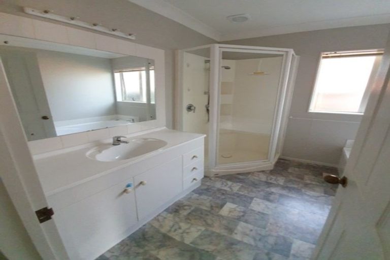 Photo of property in 1/2 Doment Crescent, Orewa, 0931