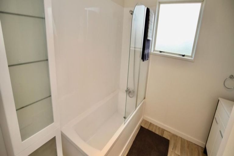 Photo of property in 20 Burrows Place, Frankton, Hamilton, 3204