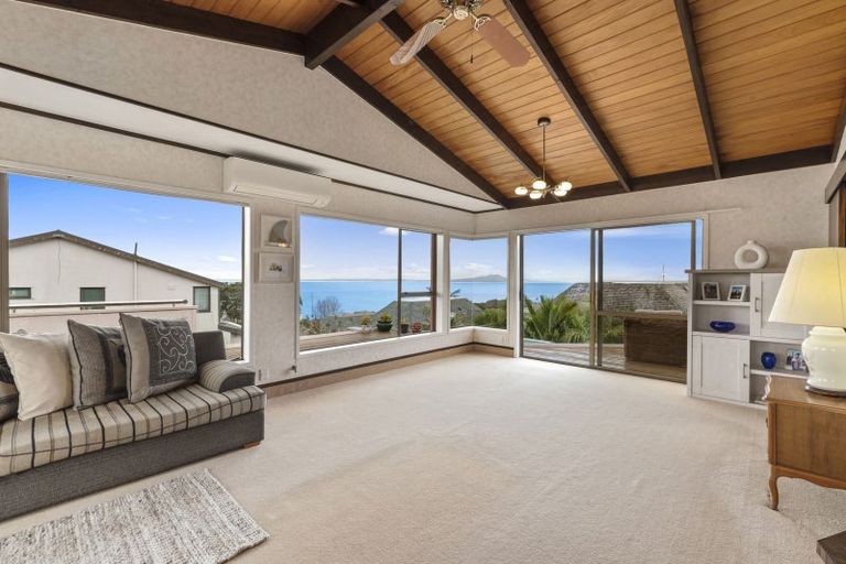 Photo of property in 31 Ridge Road, Waiake, Auckland, 0630