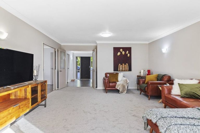 Photo of property in 21 Old Barn Road, Opaheke, Papakura, 2584