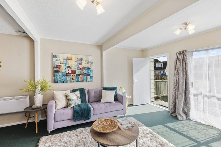 Photo of property in 16 Wagon Road, Stokes Valley, Lower Hutt, 5019