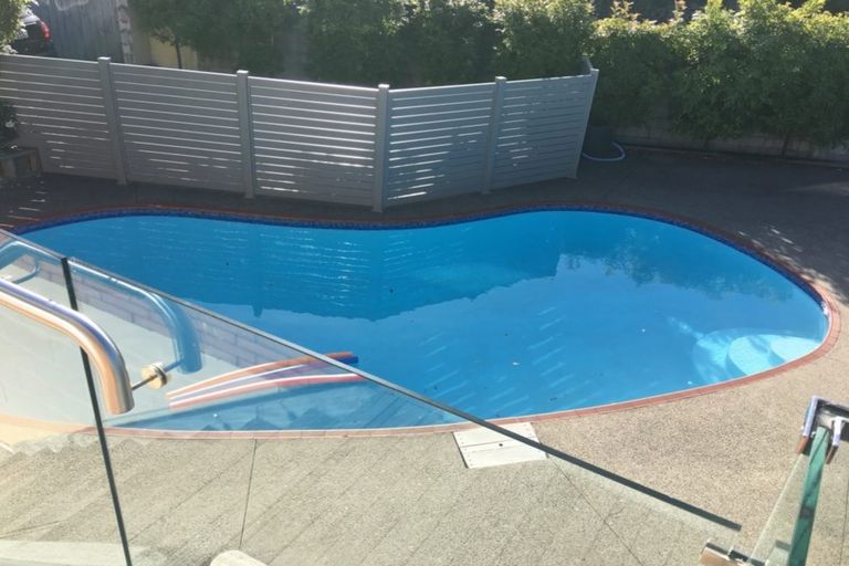 Photo of property in 31a Forrest Hill Road, Milford, Auckland, 0620