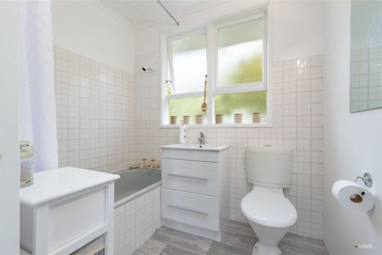 Photo of property in 14 Miro Street, Eastbourne, Lower Hutt, 5013