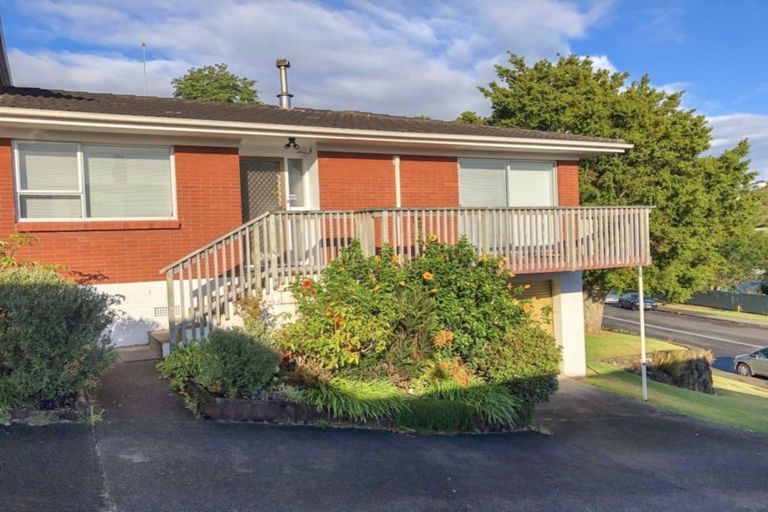 Photo of property in 1/93 Moore Street, Hillcrest, Auckland, 0627