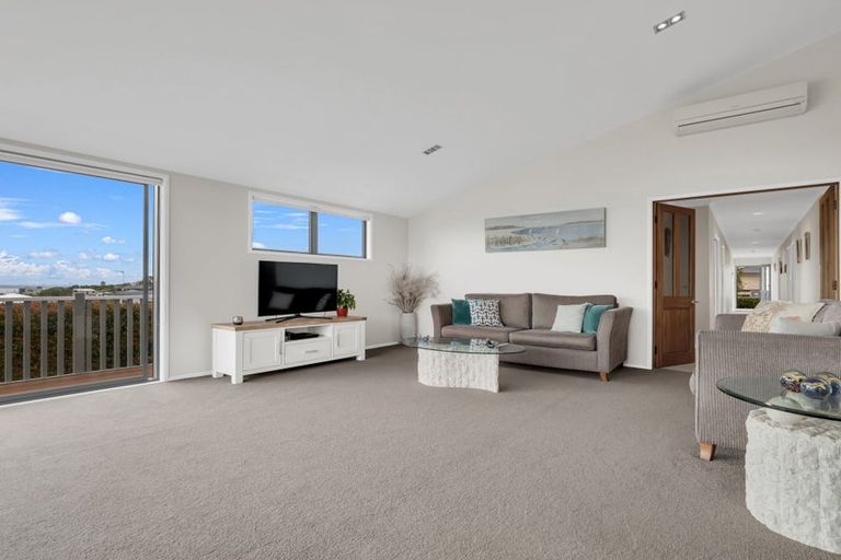 Photo of property in 86 Tiri Road, Tindalls Beach, Whangaparaoa, 0930
