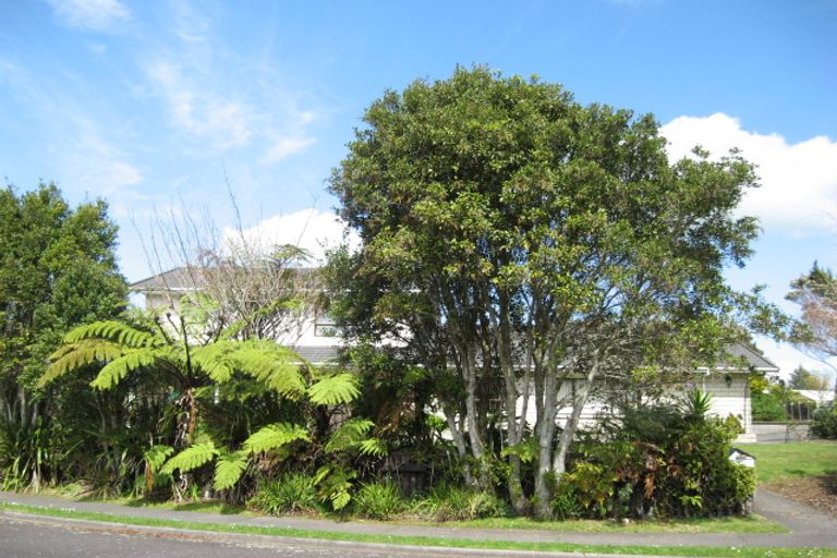 Photo of property in 2 Highlands Place, Highlands Park, New Plymouth, 4312