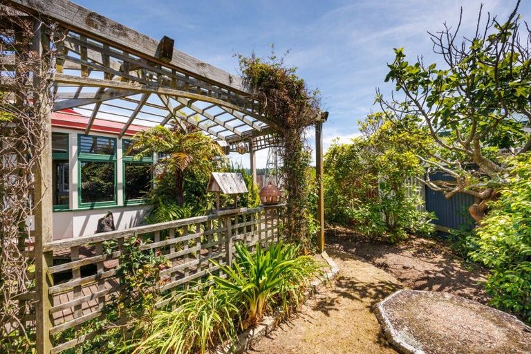 Photo of property in 1941 Parewanui Road, Parewanui, Bulls, 4894