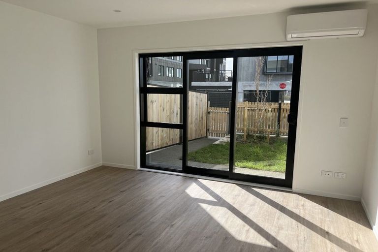 Photo of property in 38 Rauemi Way, Te Atatu South, Auckland, 0610