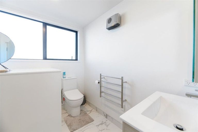 Photo of property in 2/10 Yeovil Road, Te Atatu Peninsula, Auckland, 0610