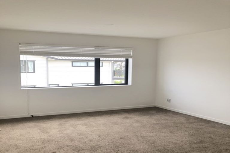 Photo of property in 16 Peony Mews, Oteha, Auckland, 0632