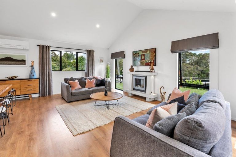 Photo of property in 3 Hirere Road, Whitford, Howick, 2571