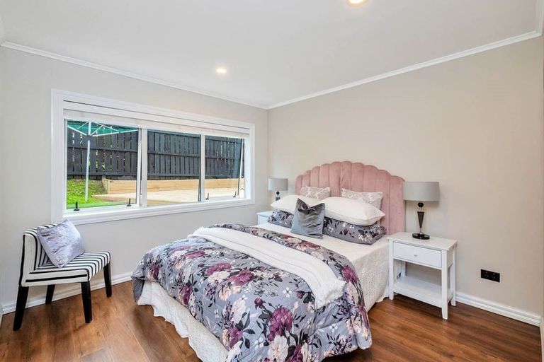 Photo of property in 52 Roberts Road, Te Atatu South, Auckland, 0610