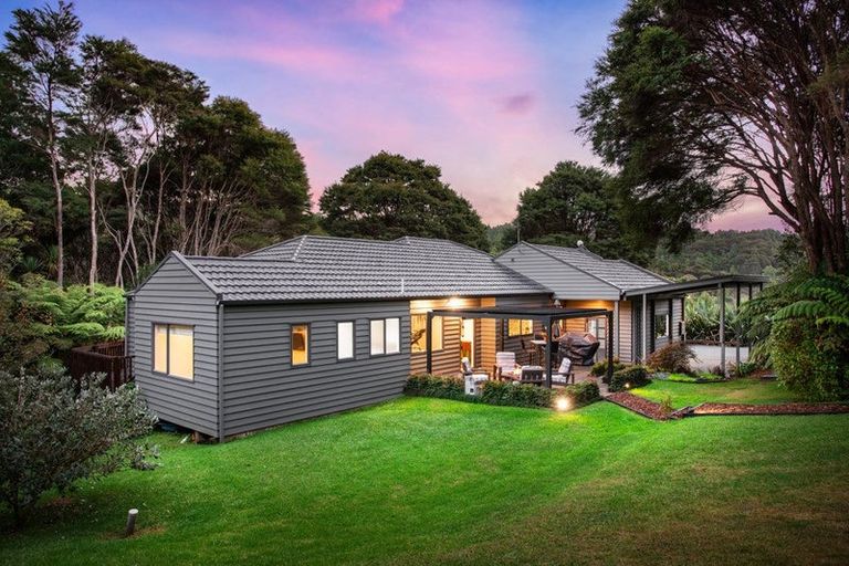 Photo of property in 10 Bendalls Lane, Oratia, Auckland, 0604