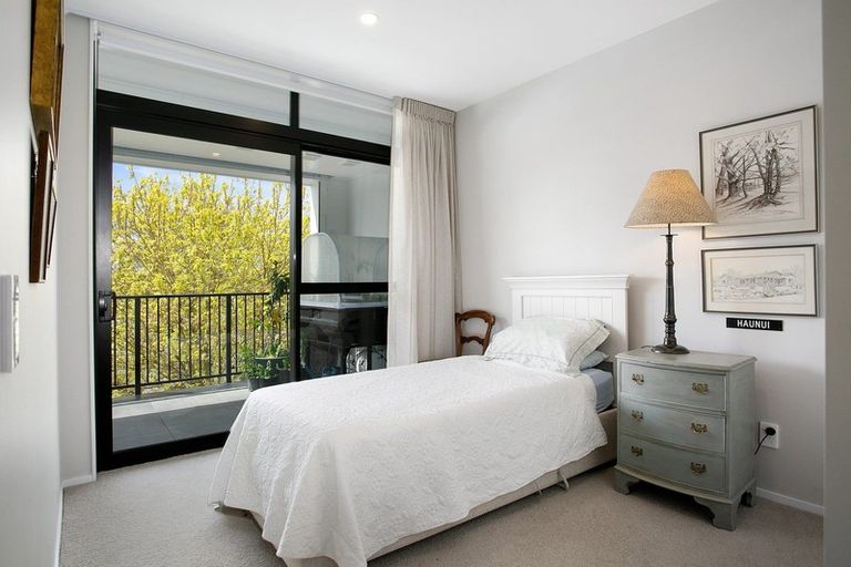 Photo of property in 204/86 Alpha Street, Cambridge, 3434