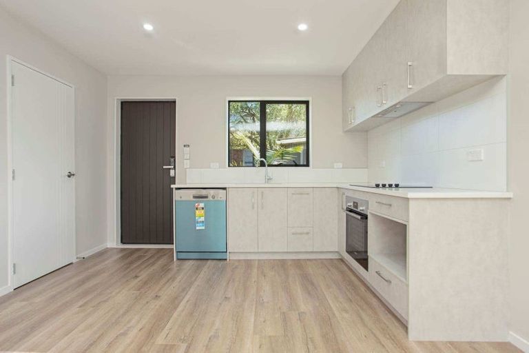 Photo of property in 3/30 West Coast Road, Glen Eden, Auckland, 0602