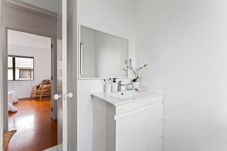 Photo of property in 17 Caroline Heights, Omaha, 0986