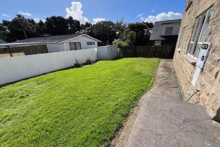 Photo of property in 24 Hurstbourn Priors, Goodwood Heights, Auckland, 2105