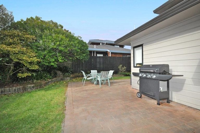 Photo of property in 1/8 Mandica Place, Sunnynook, Auckland, 0632