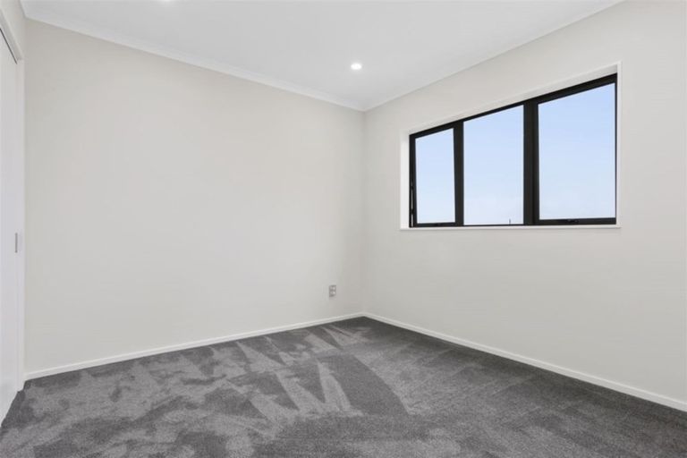 Photo of property in 4225b Great North Road, Glendene, Auckland, 0602